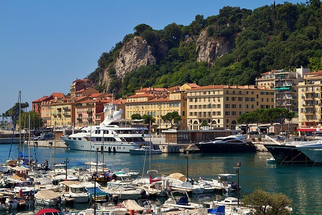 Der Hafen von Nizza, Städtreise an die Côte d’Azur.